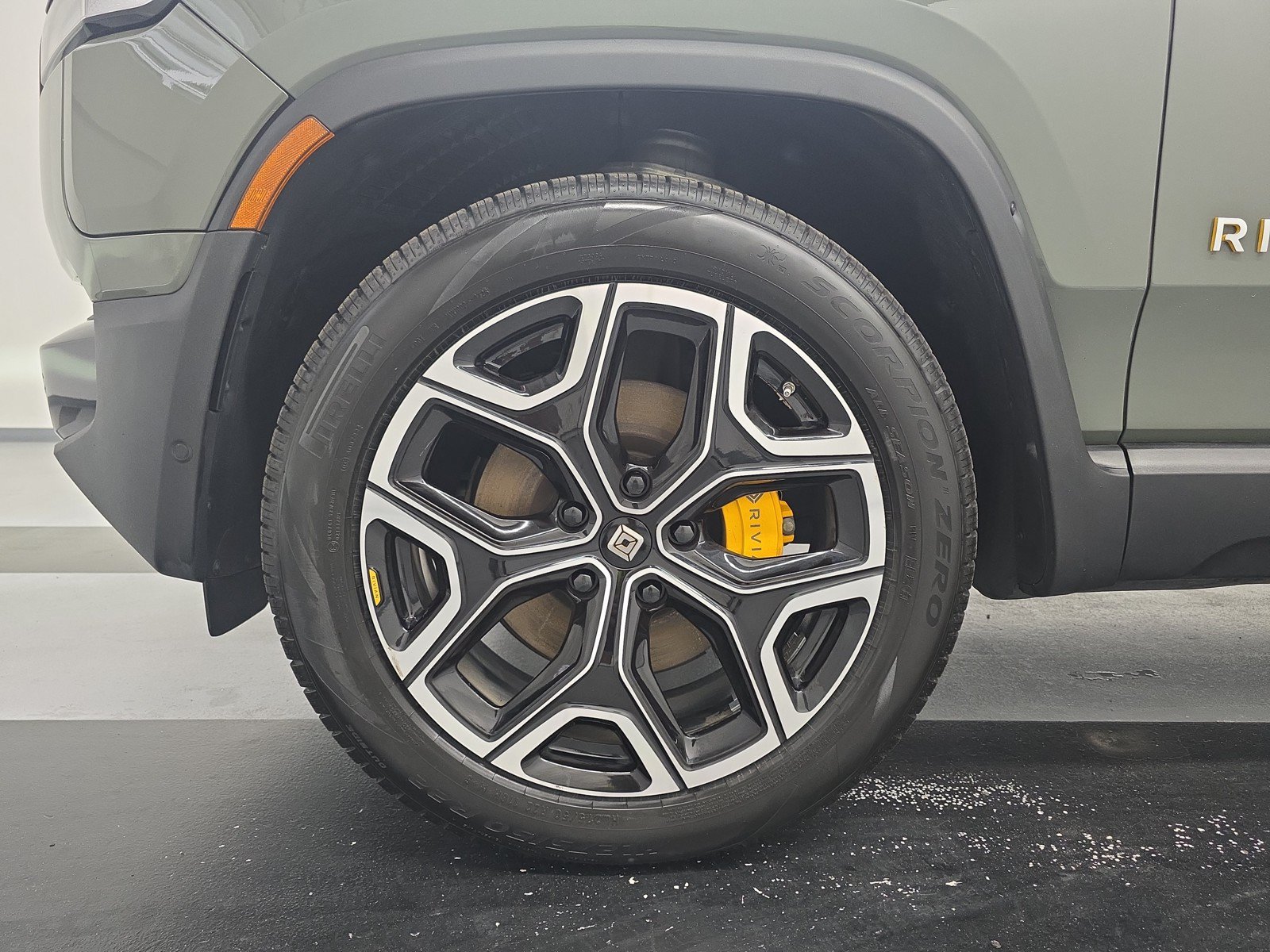 Used 2023 Rivian R1S Launch Edition AWD/4WD image 9