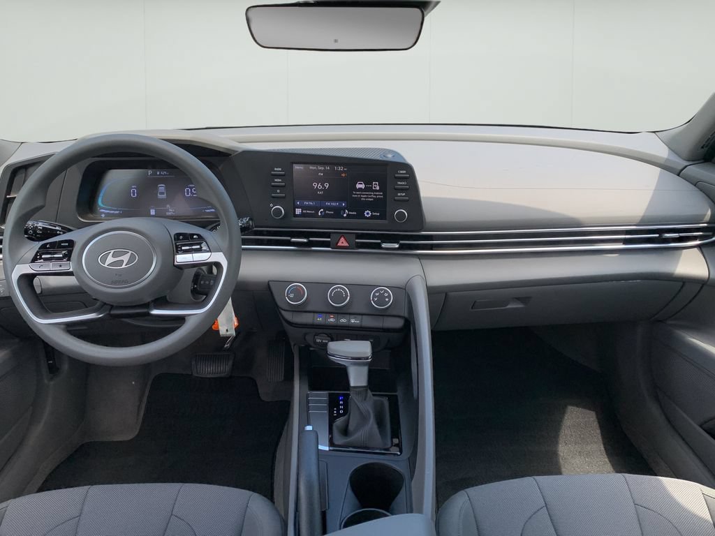 Certified 2026 Hyundai Elantra SE FWD image 20