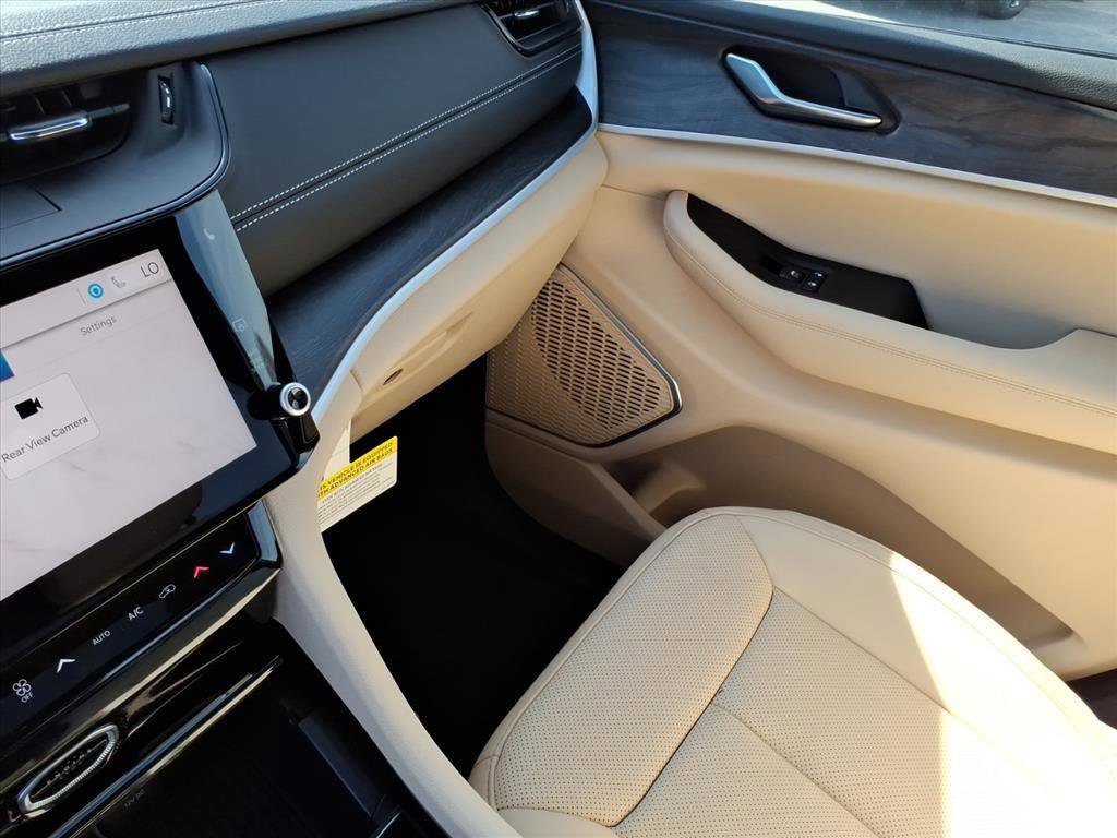 New 2026 Jeep Grand Cherokee Limited w/ Luxury Tech Group II image 17