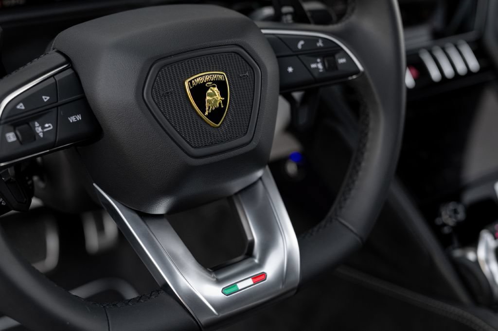 Used 2023 Lamborghini Urus S AWD/4WD image 17