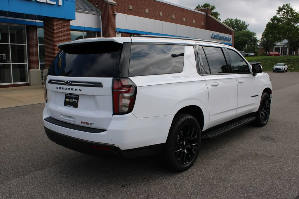 Used 2022 Chevrolet Suburban RST w/ Luxury Package AWD/4WD image 36