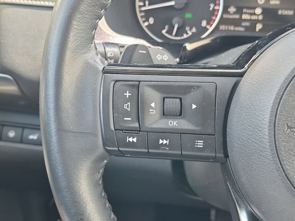 Used 2023 Nissan Pathfinder SL AWD/4WD image 25