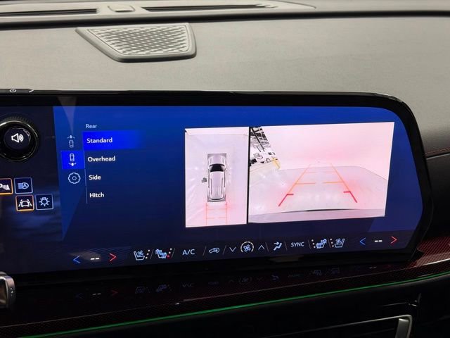 Used 2024 Chevrolet Traverse RS image 20