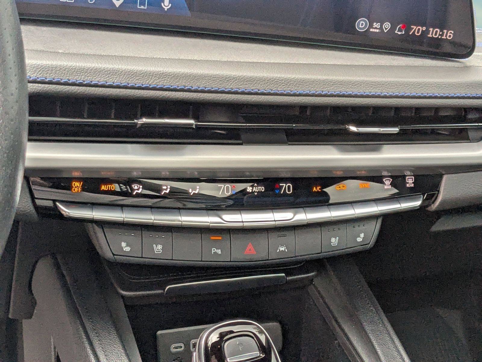 Used 2025 Cadillac XT4 Sport AWD/4WD image 13