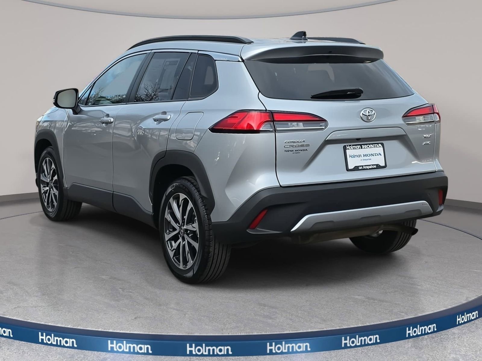 Used 2025 Toyota Corolla Cross XLE image 8