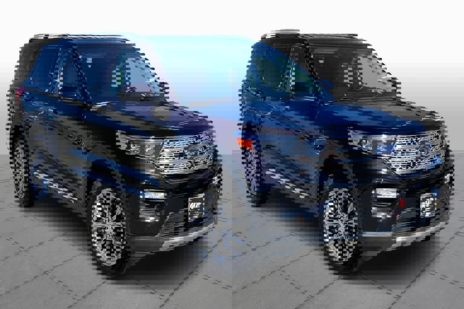 Used 2023 Ford Explorer Limited image 3