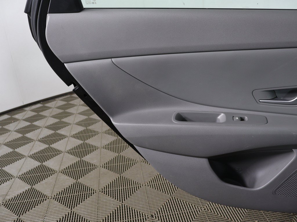 Certified 2025 Hyundai Elantra SE FWD image 21