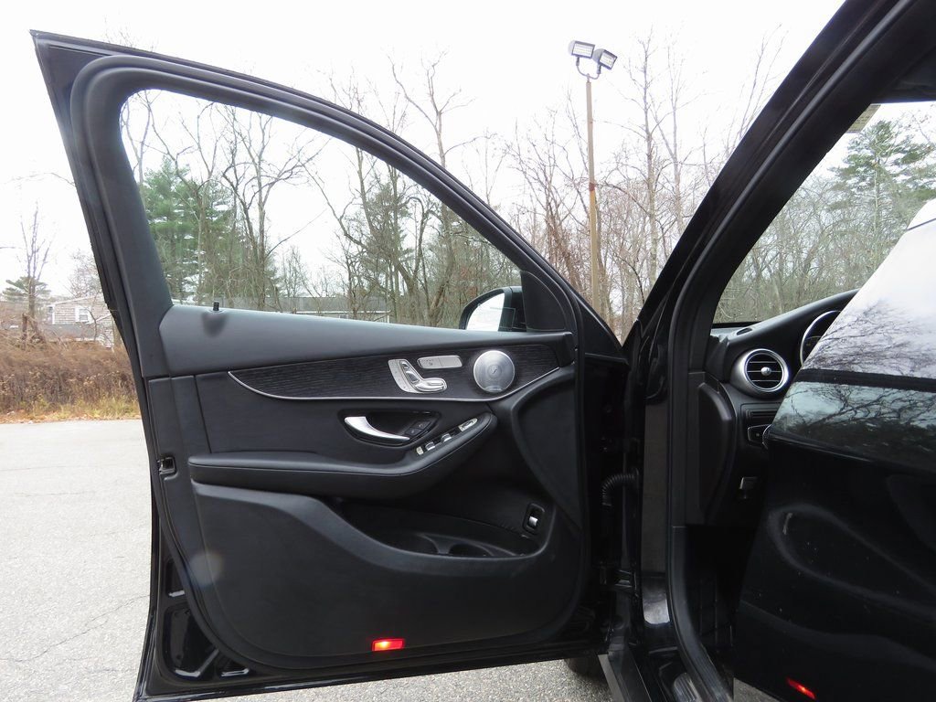 Used 2021 Mercedes-Benz GLC 300 4MATIC image 10