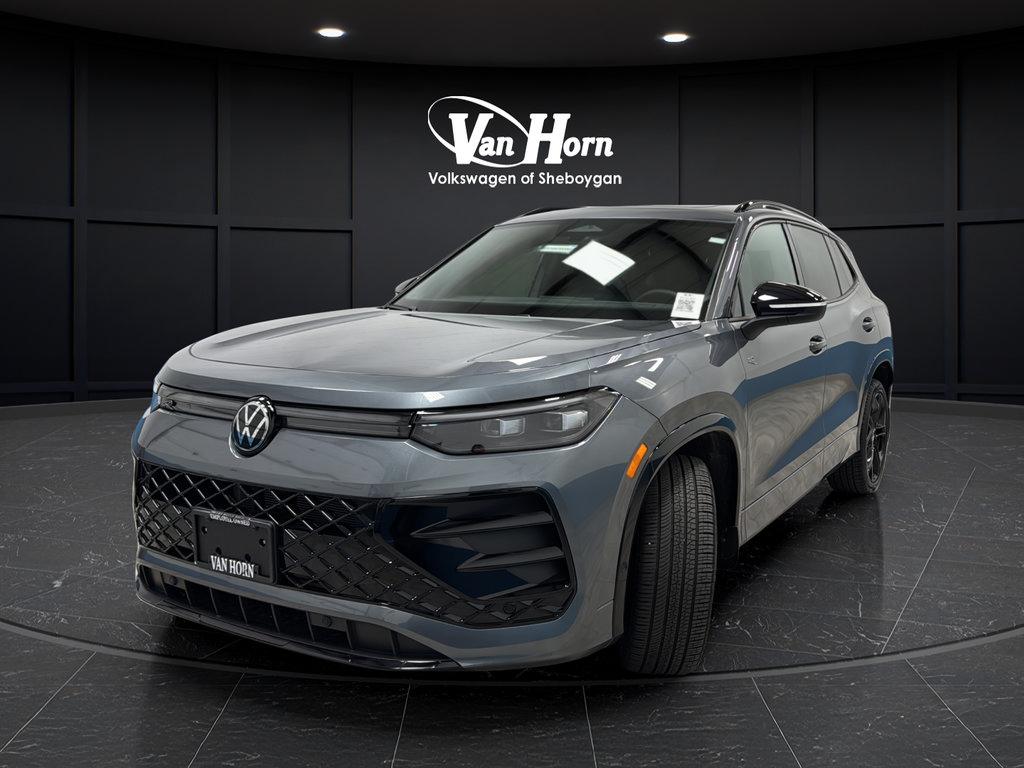 Used 2025 Volkswagen Tiguan SE R-Line AWD/4WD image 3