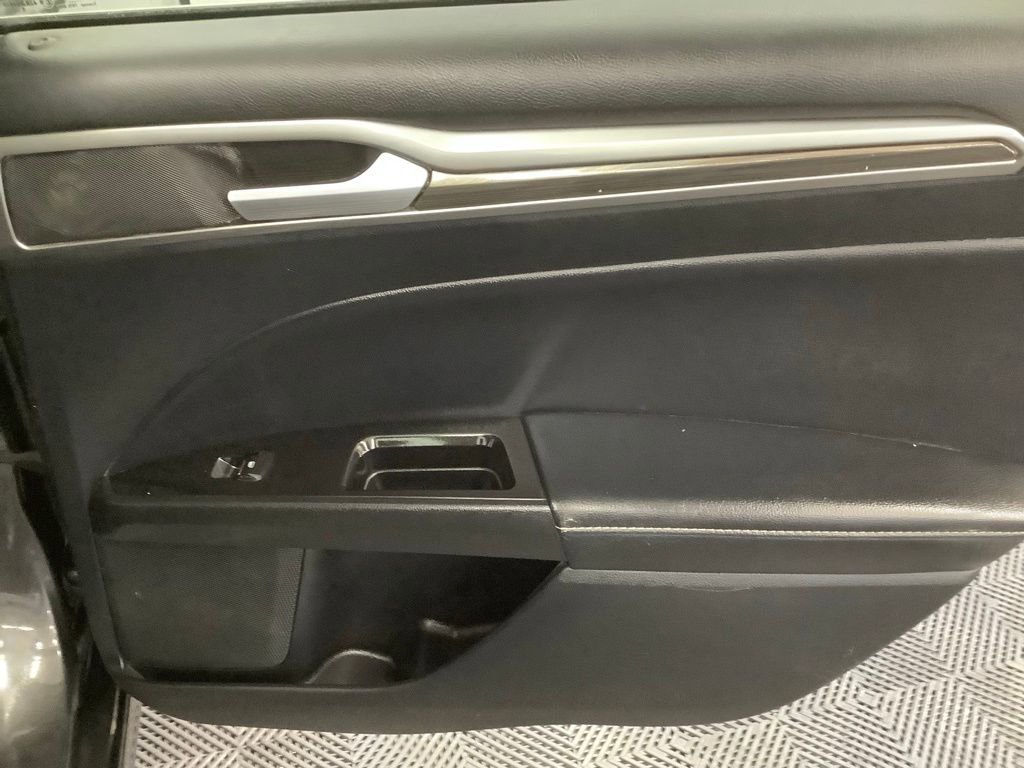 Used 2018 Ford Fusion SE w/ Fusion SE Technology Package image 28