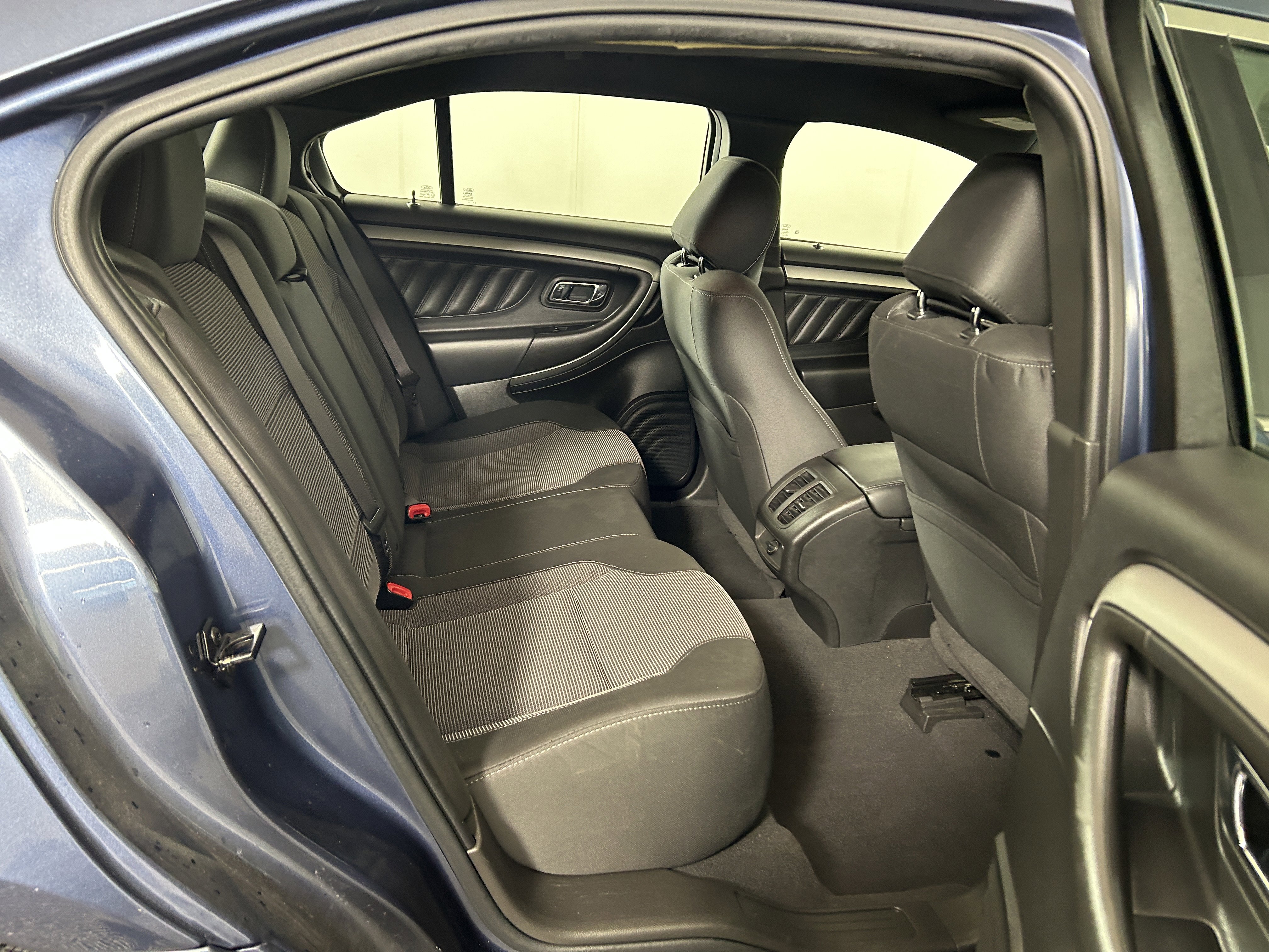 Used 2019 Ford Taurus SEL image 24