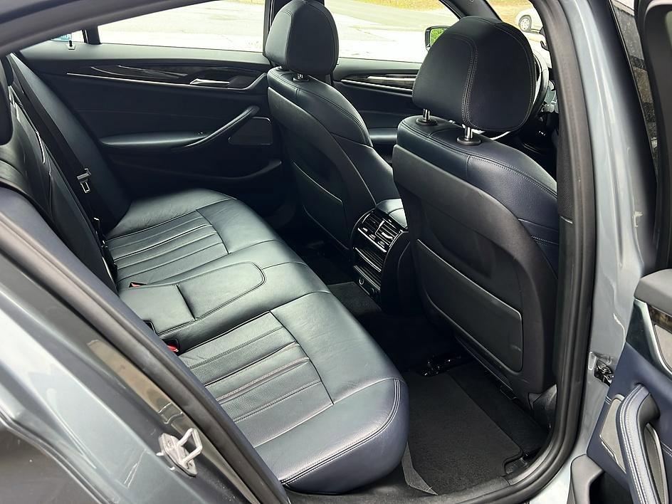 Used 2018 BMW 530e w/ Premium Package 2 RWD image 32