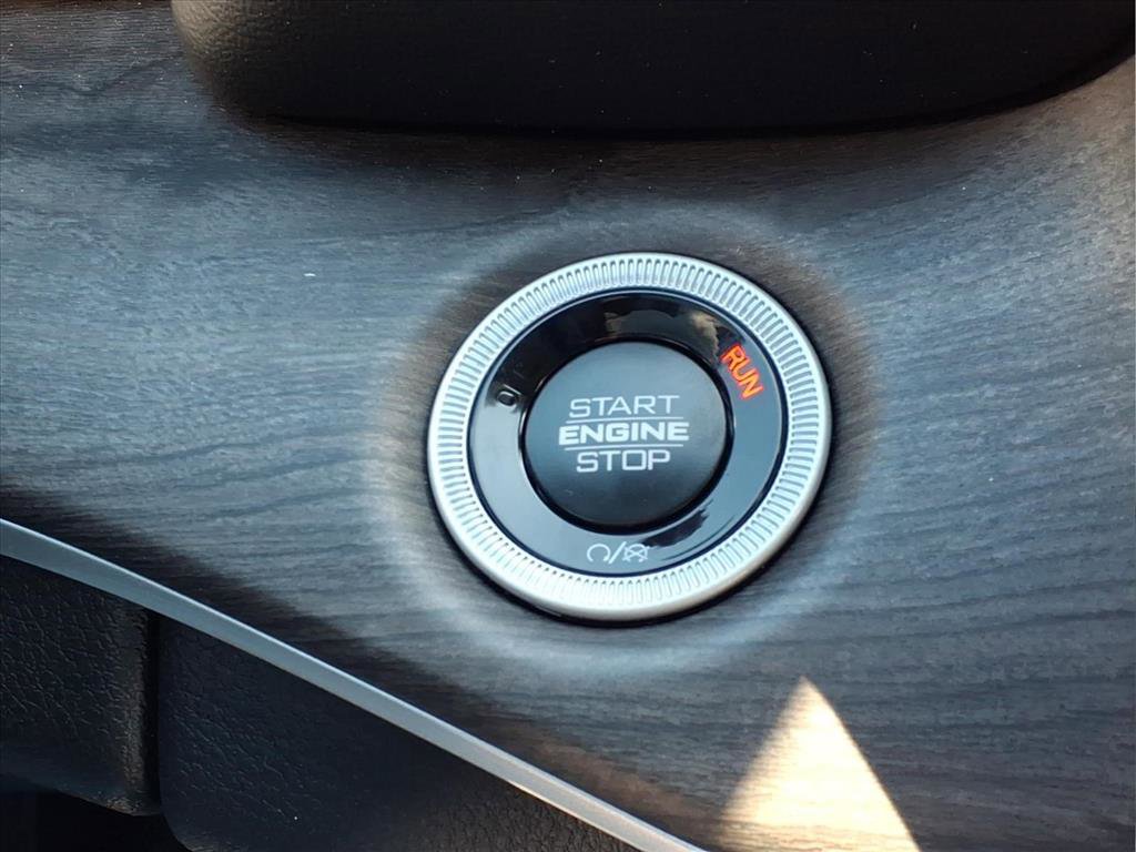 Used 2025 Jeep Grand Cherokee Limited w/ Luxury Tech Group II image 27