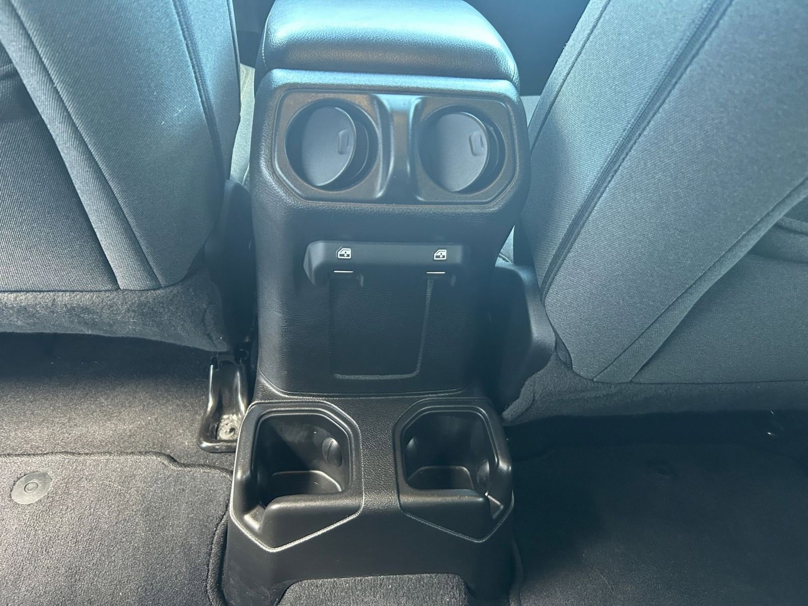 Used 2025 Jeep Wrangler Sport S image 23