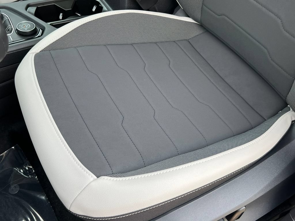 New 2026 Volkswagen Taos SE AWD/4WD image 11