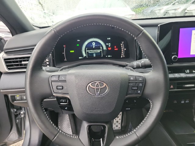 Used 2025 Toyota Camry SE FWD image 14