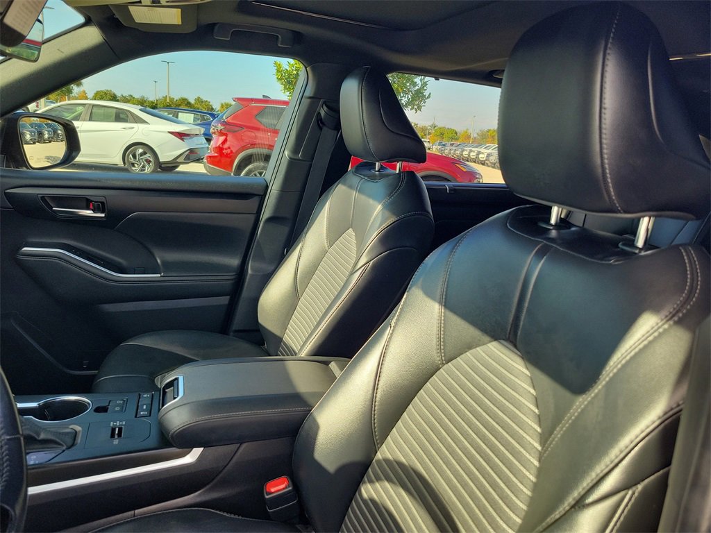 Used 2021 Toyota Highlander XSE image 22