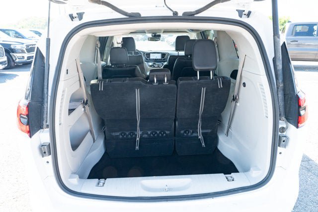 Used 2024 Chrysler Pacifica Touring-L FWD image 36