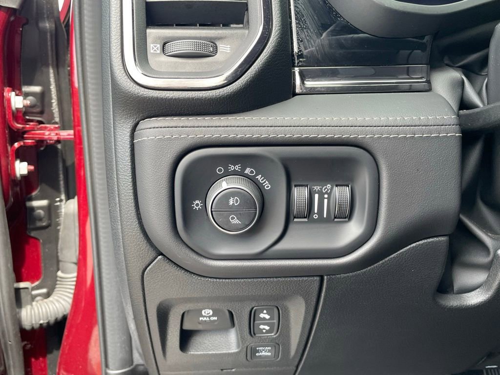 Used 2025 RAM 1500 Limited AWD/4WD image 13