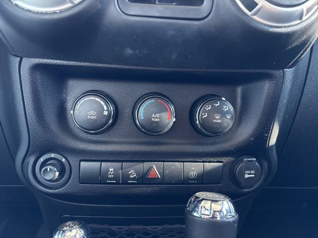 Used 2016 Jeep Wrangler Unlimited Sahara w/ Connectivity Group image 26