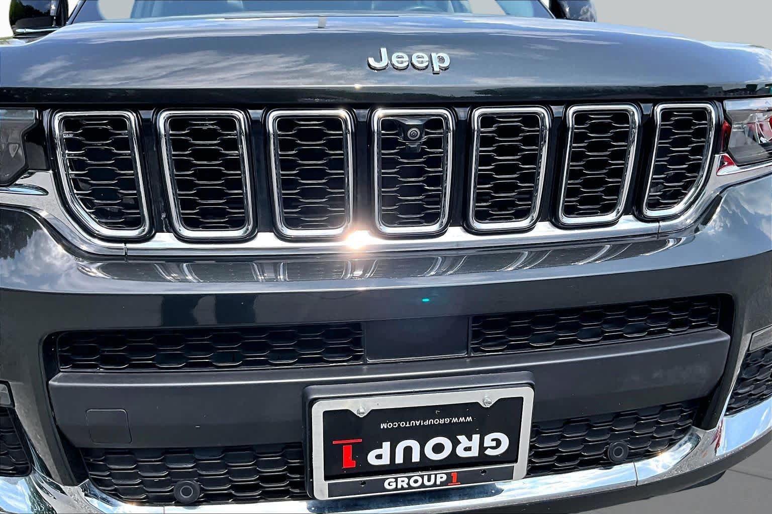 Used 2023 Jeep Grand Cherokee L Limited w/ Luxury Tech Group II AWD/4WD image 30
