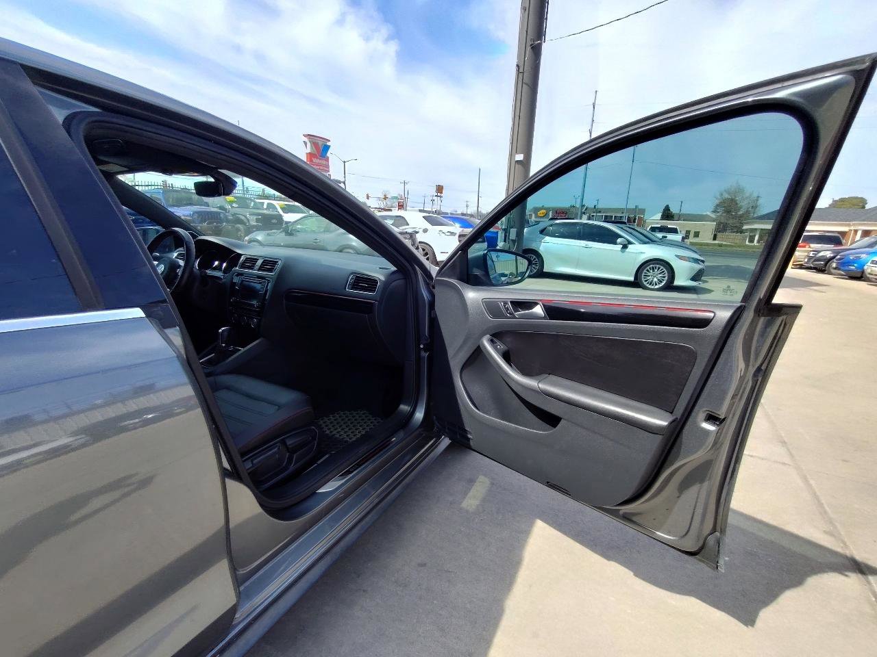 Used 2017 Volkswagen Jetta GLI FWD image 42