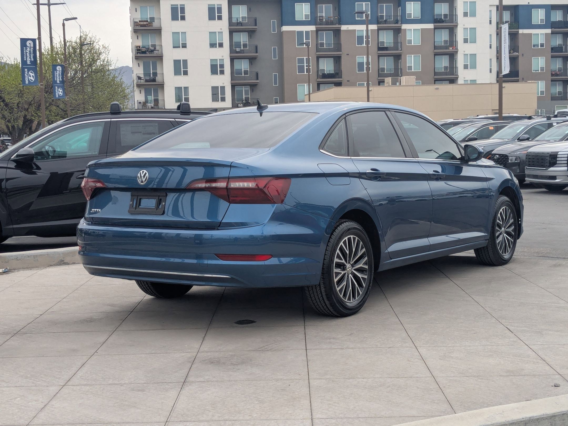 Used 2020 Volkswagen Jetta SE w/ SE Cold Weather Package image 3