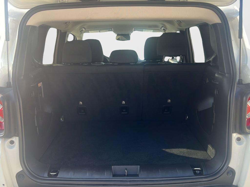 Used 2023 Jeep Renegade Trailhawk AWD/4WD image 9