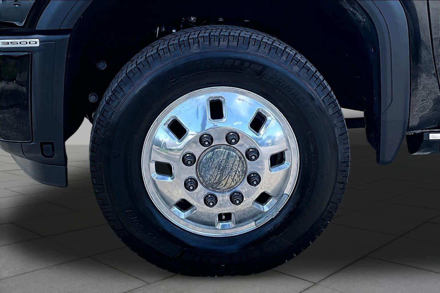 Used 2024 GMC Sierra 3500 Denali Ultimate AWD/4WD image 11