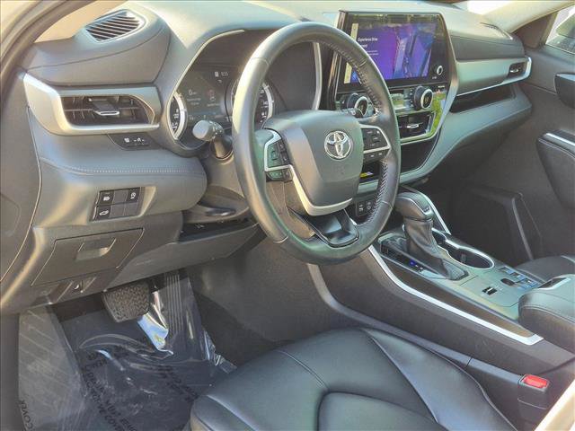 Used 2023 Toyota Highlander XLE FWD image 9