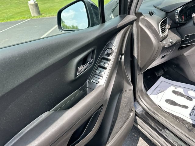 Used 2020 Chevrolet Trax LS FWD image 21