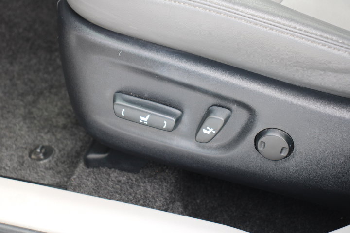 Used 2017 Toyota Prius V Five image 11