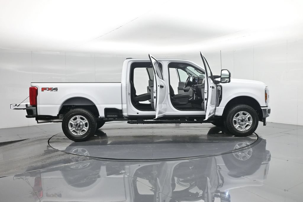New 2026 Ford F250 XLT w/ FX4 Off-Road Package AWD/4WD image 4