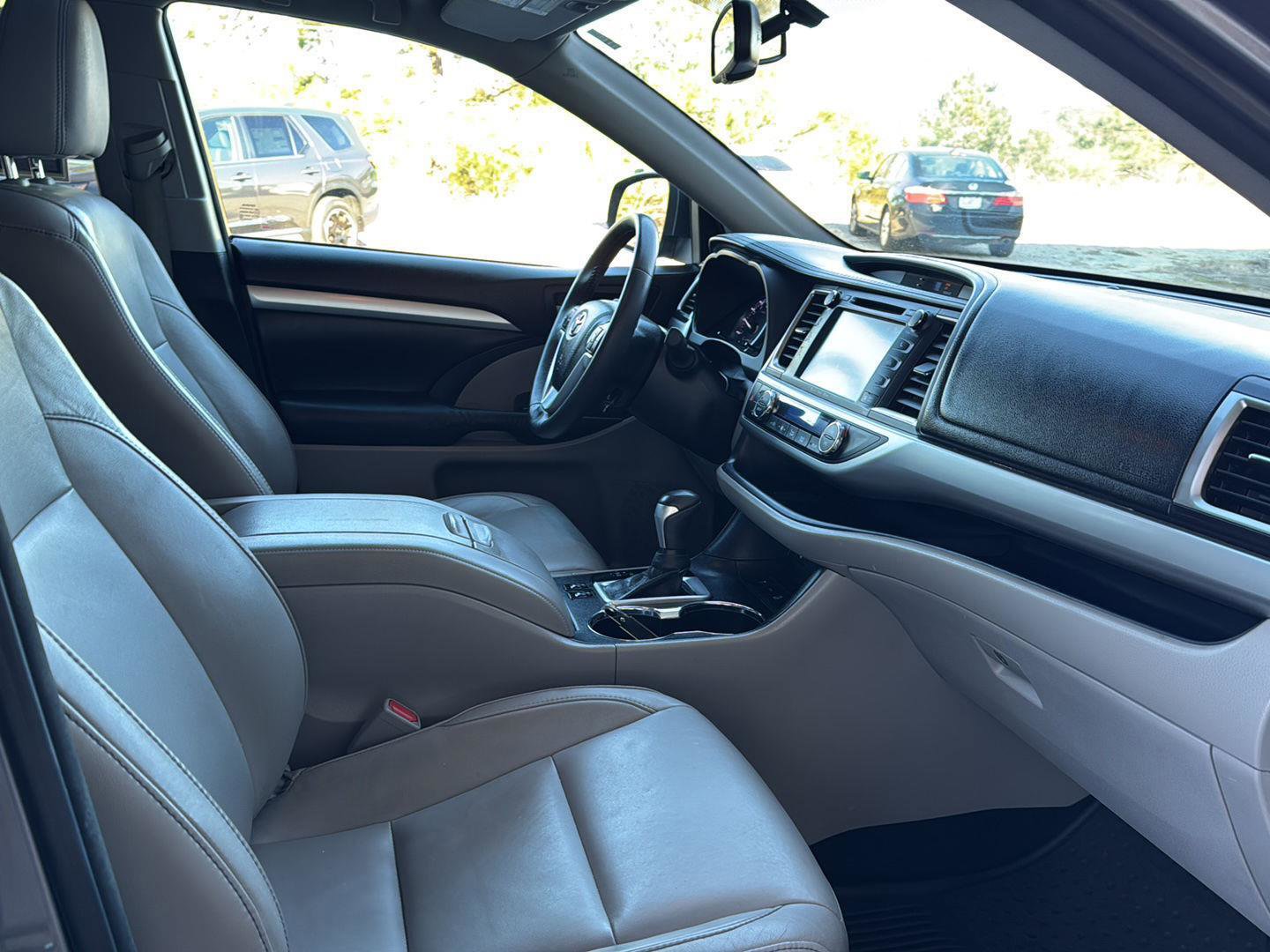 Used 2016 Toyota Highlander XLE image 10