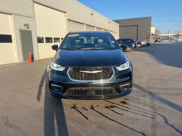 Used 2026 Chrysler Pacifica Select image 19
