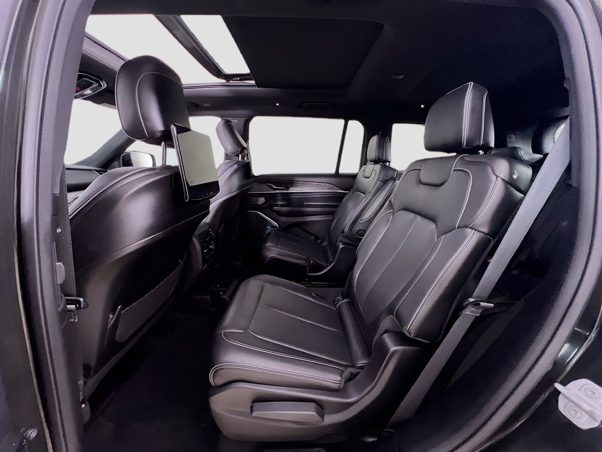 Used 2023 Jeep Grand Cherokee L Overland w/ Rear Seat Video Group I image 26