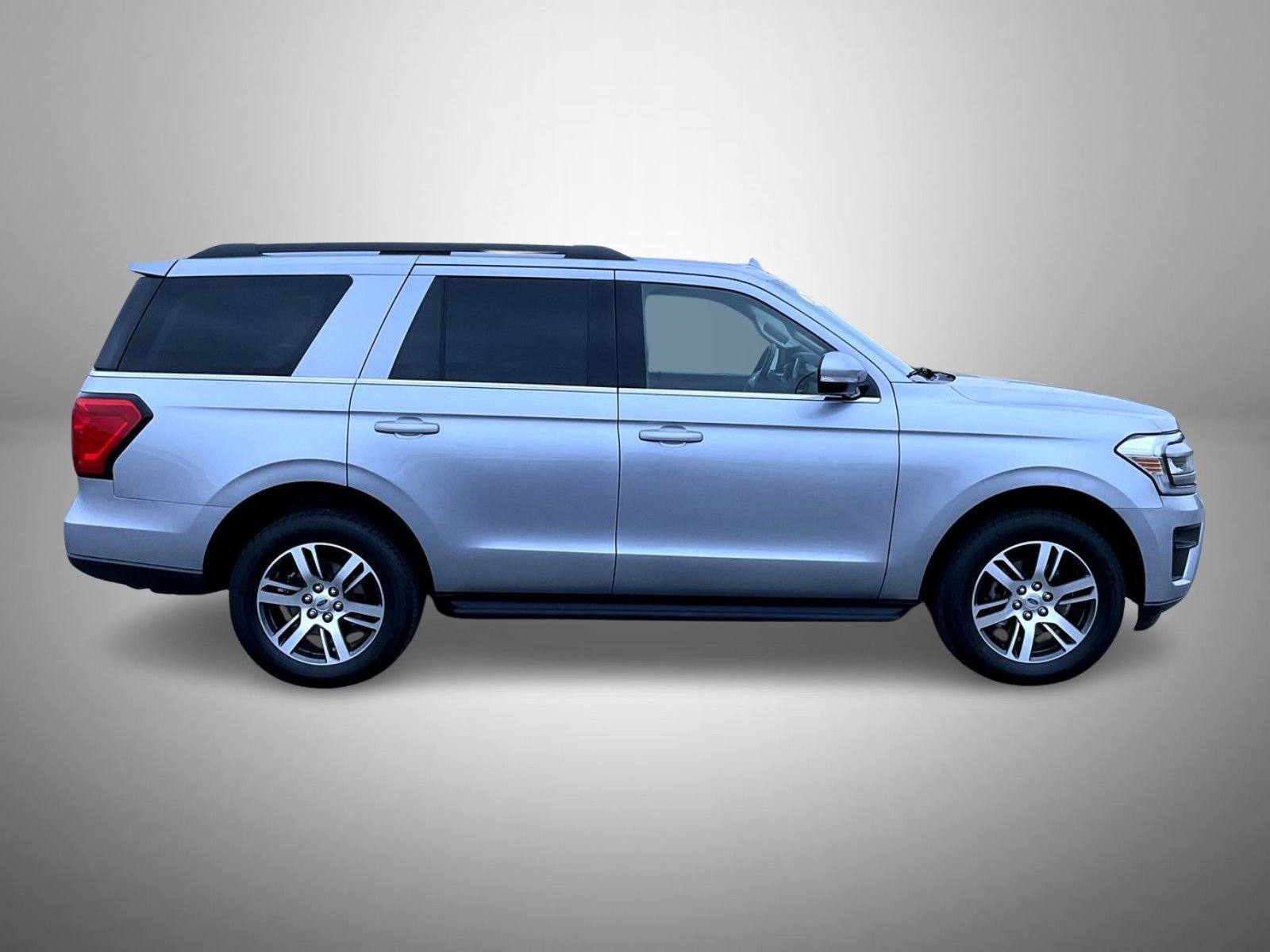 Used 2024 Ford Expedition XLT image 4