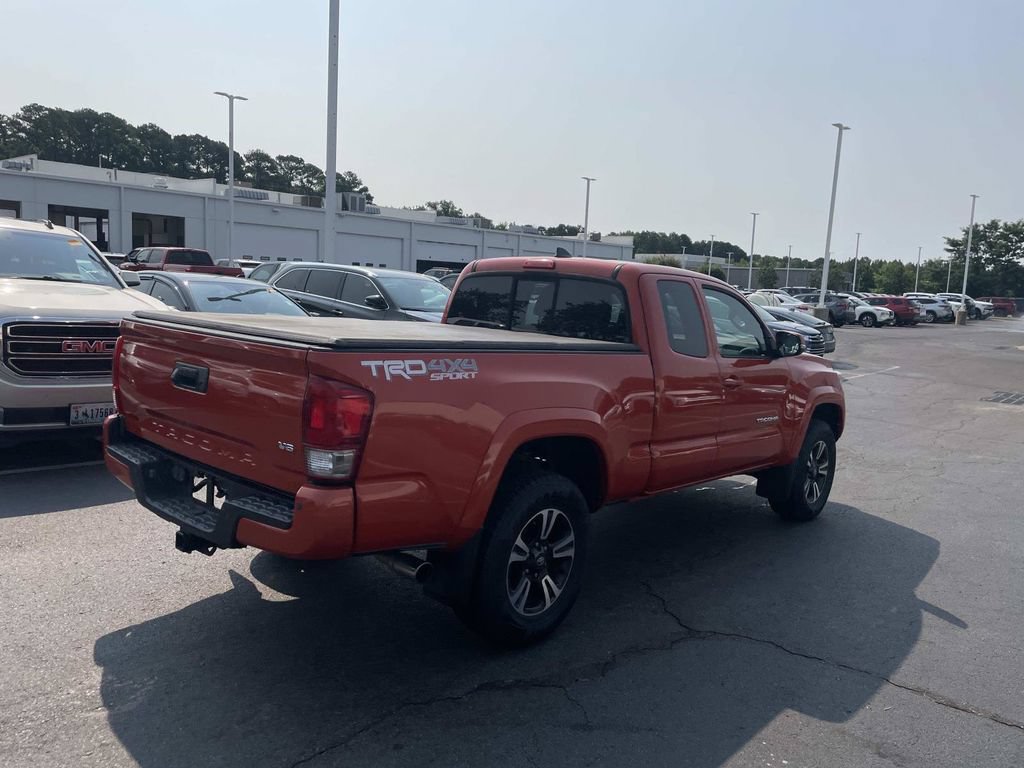Used 2016 Toyota Tacoma TRD Sport AWD/4WD image 7