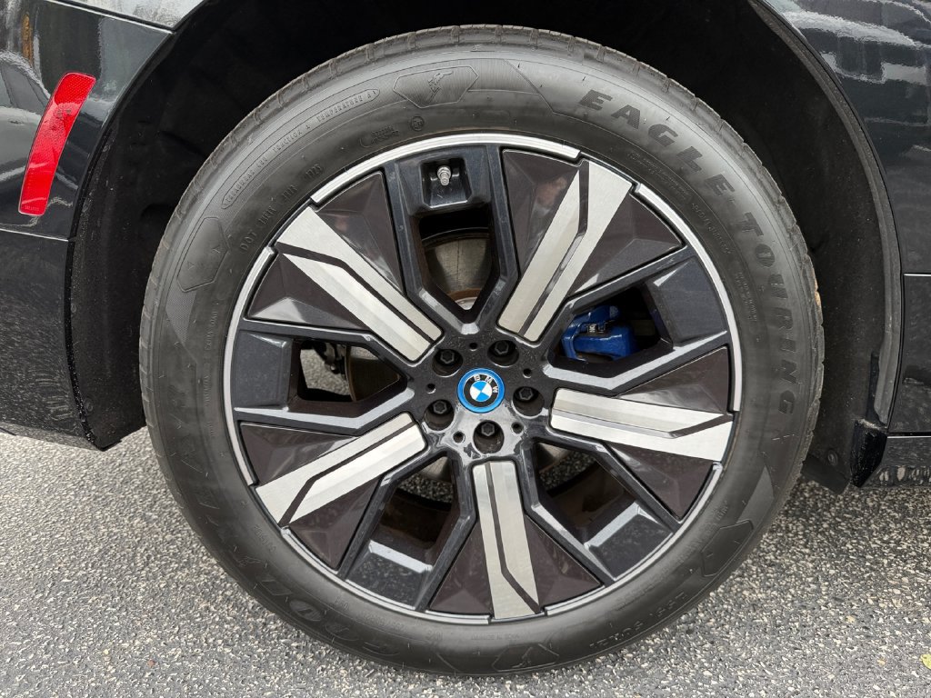 Certified 2024 BMW iX xDrive50 w/ Premium Package AWD/4WD image 17