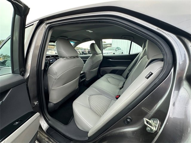Used 2020 Toyota Camry SE image 18