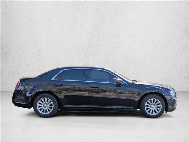 Used 2014 Chrysler 300 w/ Driver Convenience Group RWD image 4