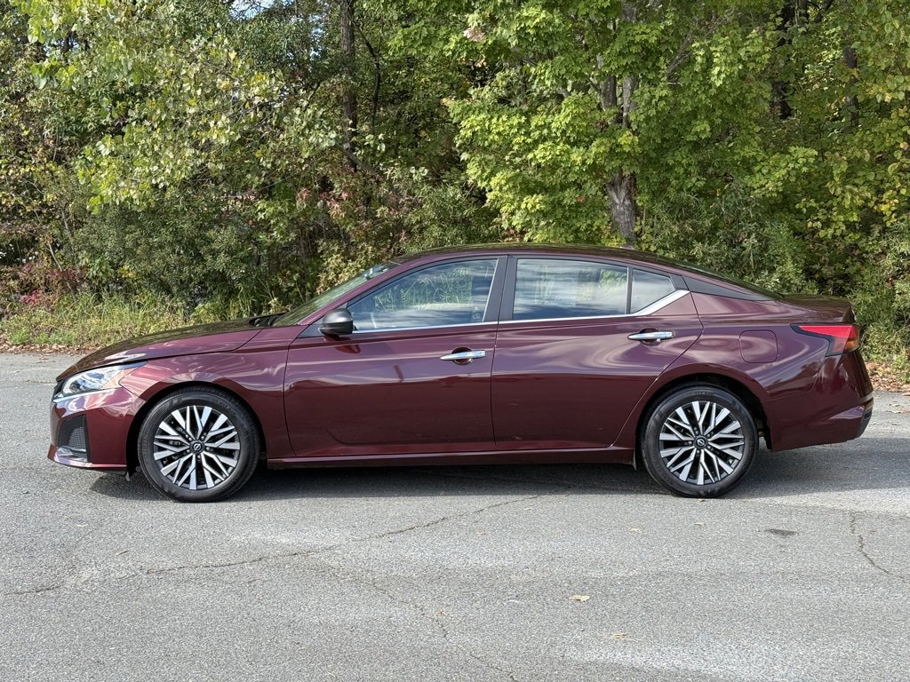 Used 2024 Nissan Altima 2.5 SV image 8