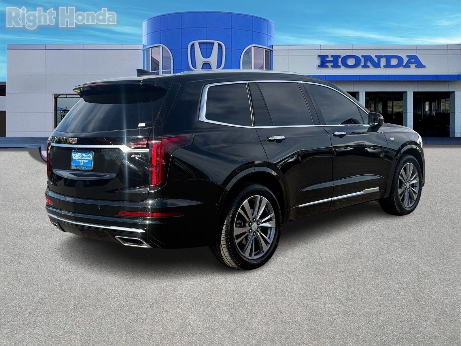 Used 2022 Cadillac XT6 Premium Luxury w/ Technology Package image 7