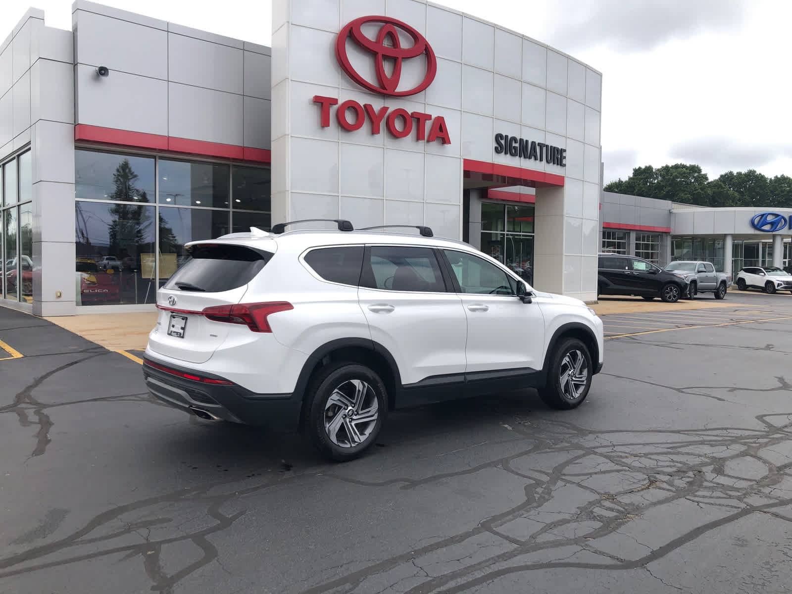 Certified 2023 Hyundai Santa Fe SEL AWD/4WD image 2
