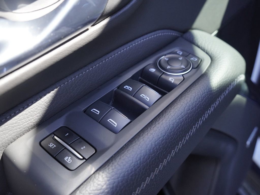 Used 2023 GMC Yukon XL Denali image 12