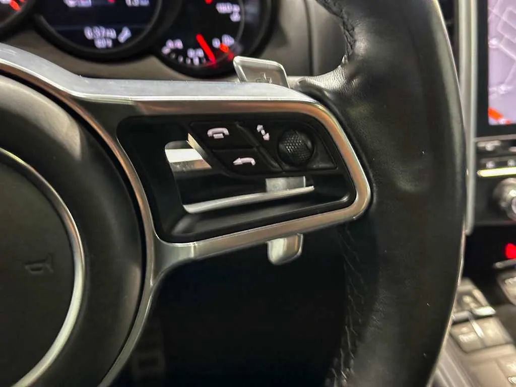 Used 2018 Porsche Cayenne GTS w/ Premium Package Plus AWD/4WD image 24