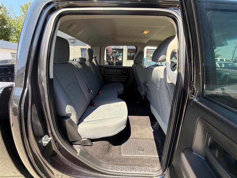 Used 2015 RAM 1500 Express RWD image 26