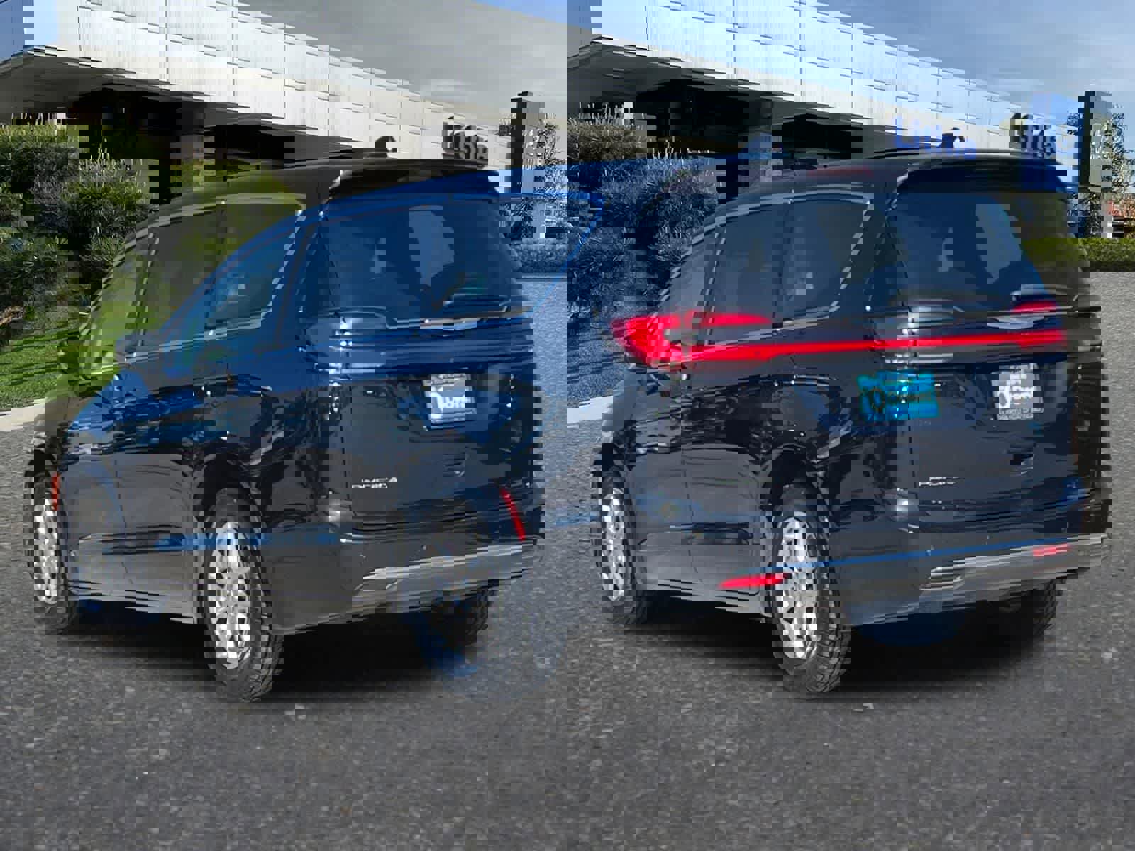 Used 2023 Chrysler Pacifica Touring-L image 7