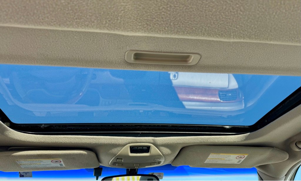 Used 2004 Cadillac Seville SLS w/ Preferred Equipment Group image 15