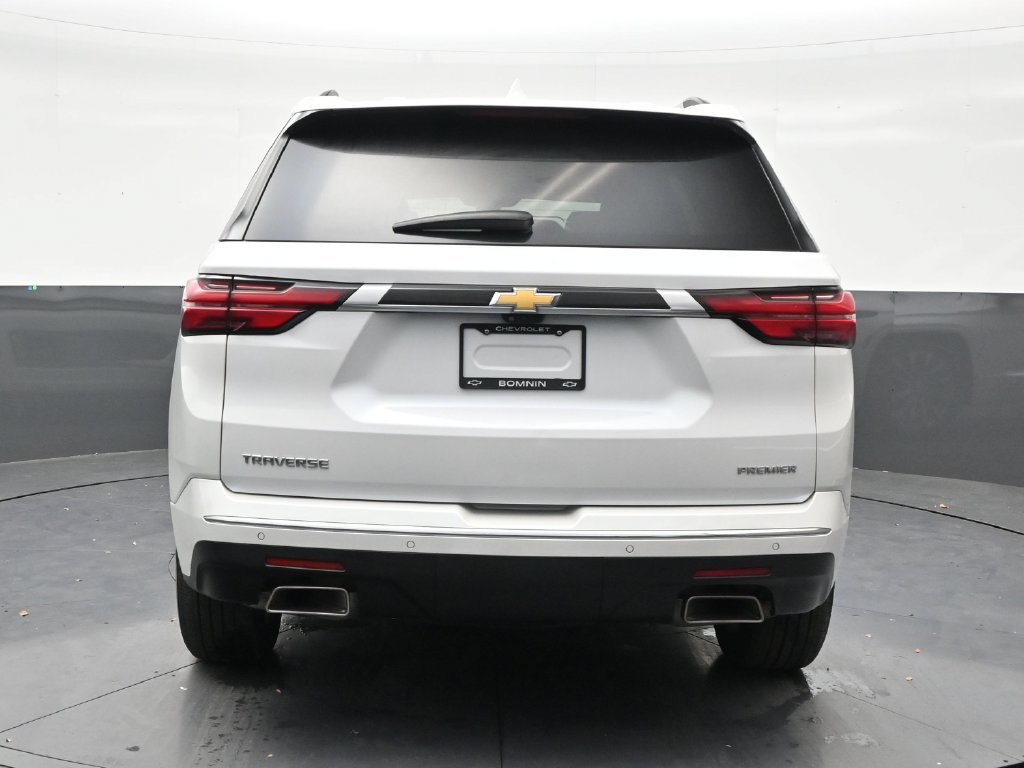 Used 2022 Chevrolet Traverse Premier FWD image 4